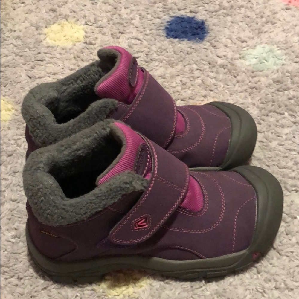 Keen Hiking Boots Girl size 5